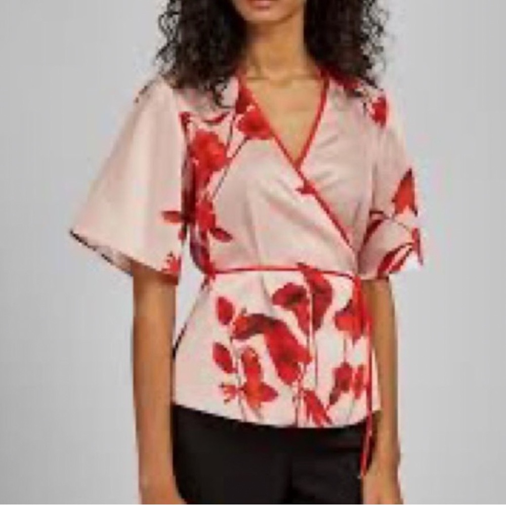 TED BAKER LONDON Silk shiny slimming looking MELONY Wrap top